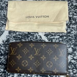 Louis Vuitton Zippy Wallet
